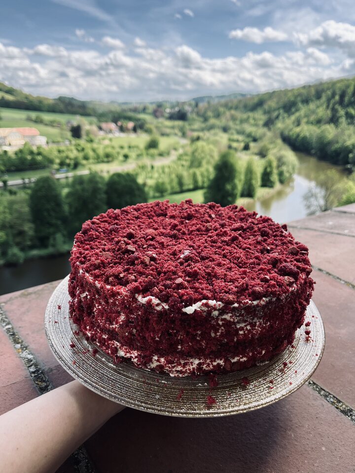 Červený dort v Café Český Šternberk